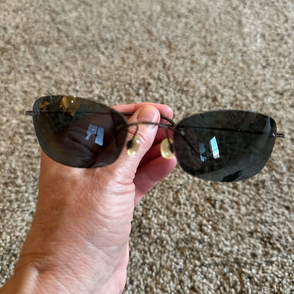 Maui Jim Sunglasses MJ-902-02 Kapalua Titanium Gunmetal Rimless - Picture 4 of 5